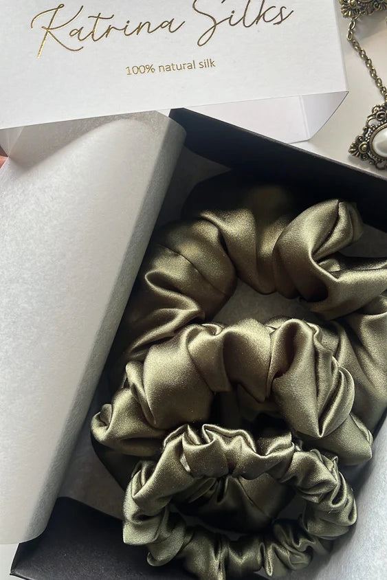 KATRINA SILKS Natural silk scrunchie Vineyard Green