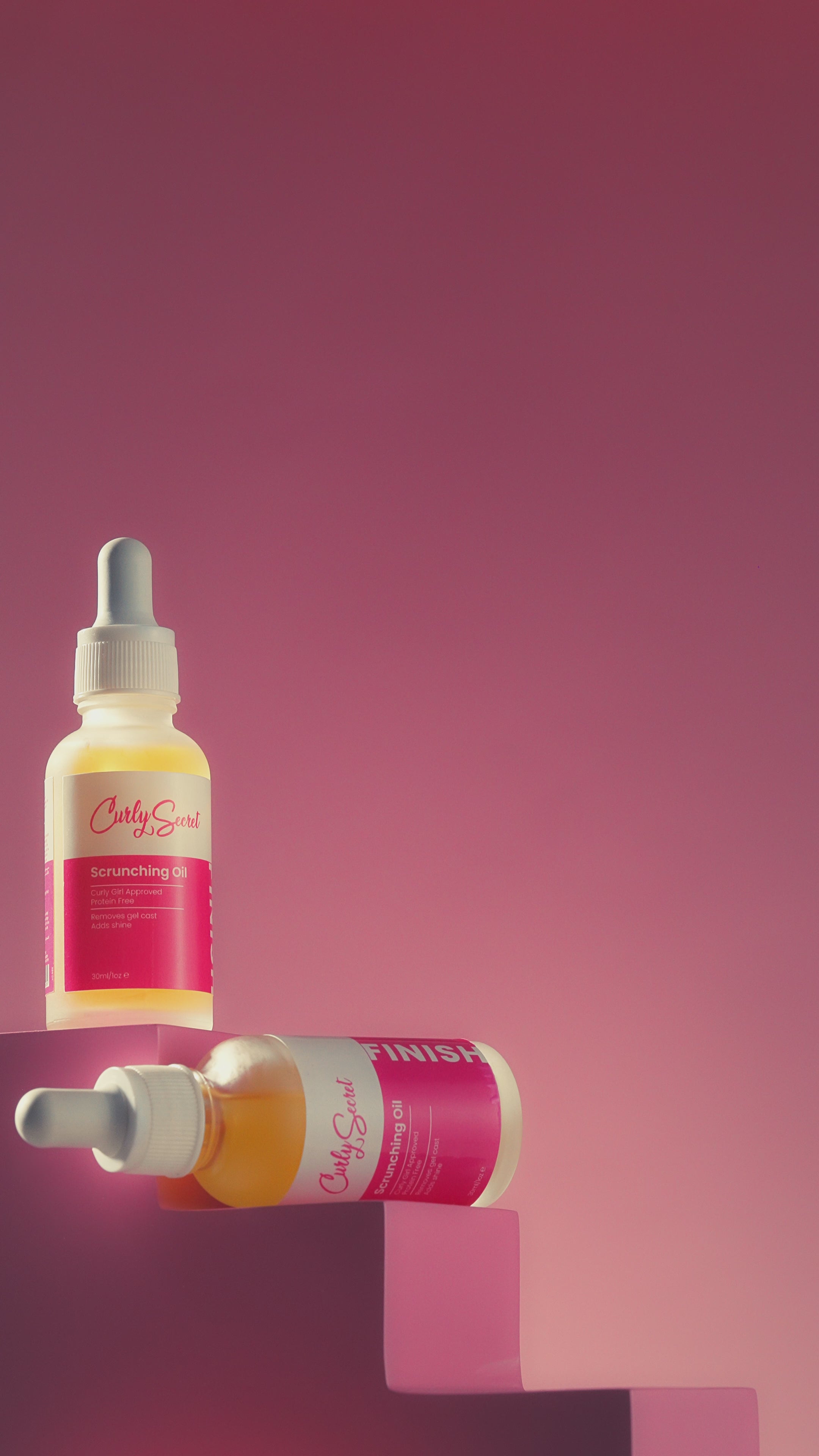 Load video: CURLY SECRET Scrunching Oil