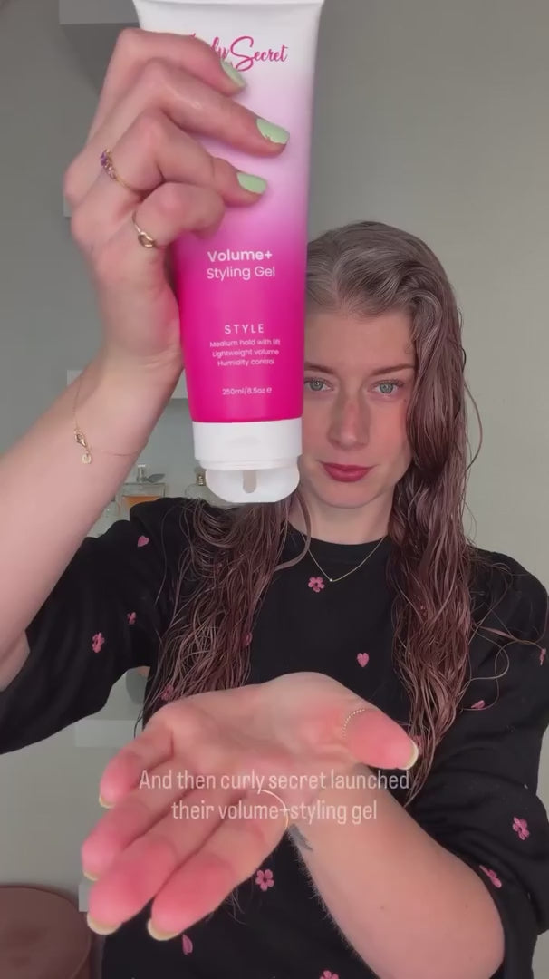 Ielādēt video: Curly Secret Volume+ Styling Gel